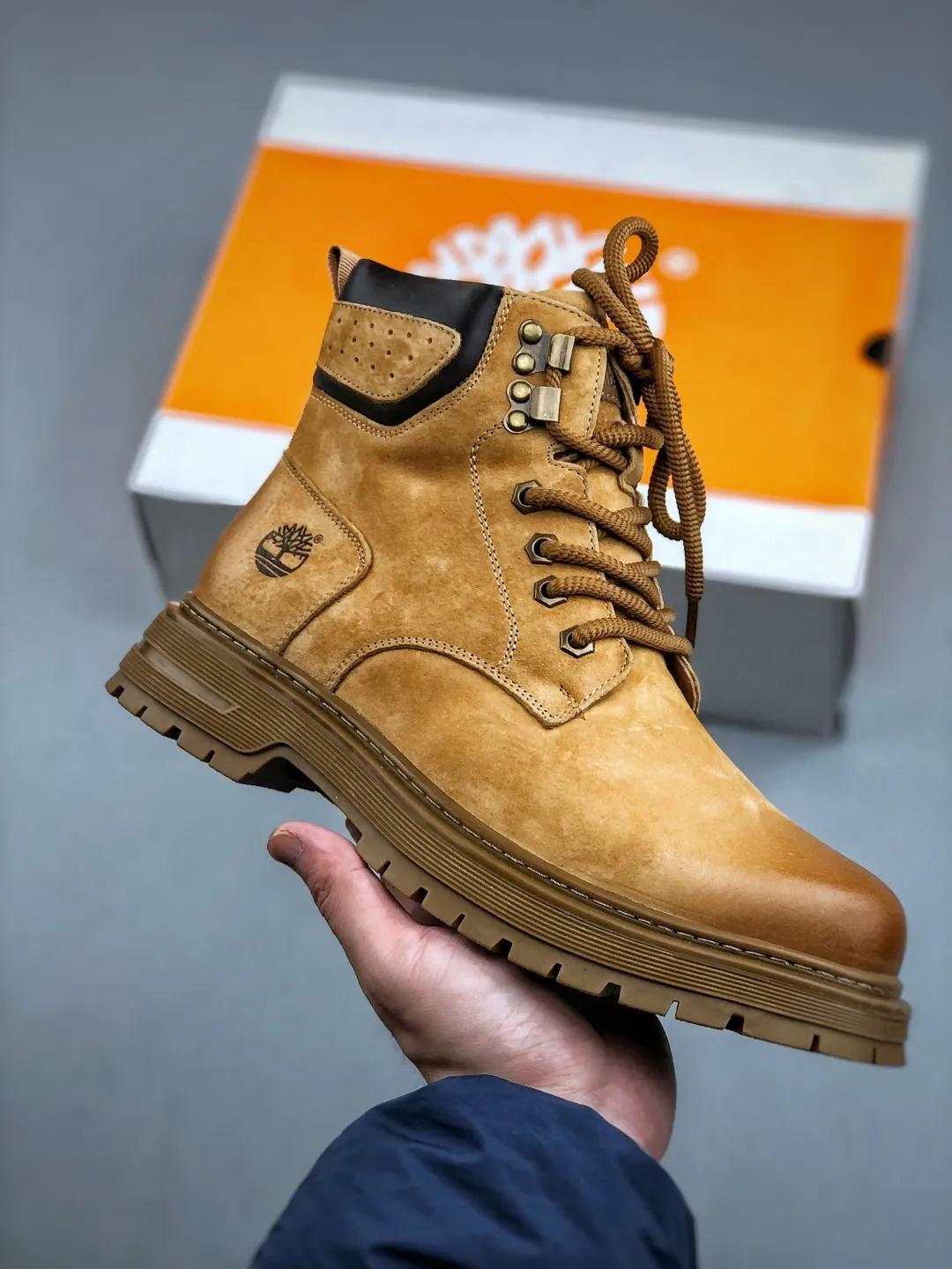 Local 💰560 support store opening new goods 🚀 #Timberland Timberland/Timberland New autumn and winter products Must-have outdoor casual rhubarb boots series for autumn and winter #Guangdong Dachang quality Original box original packaging Fashion and trend matching The fabric is made of Italian 🇮🇹 top matte fine-grained cowhide Light outsole with anti-odor and anti-corrosion genuine leather latex insoles From the outsole to the hardware, all are made from OEM raw materials Same as the original Goodyear's never-opening glue process. Good products don't kill pigs. The quality of the first order is strictly controlled. Exclusively released on the entire network. The quality is beyond doubt. The full set of official website unified packaging gives you a perfect wearing experience. The quality is exquisite and durable. A must-have for sportsmen. Specializes in not looking handsome. High-quality feet feel first-class. This winter, it is specially used for outdoor cold protection. Daily casual matching. Size: 38-44 (leather shoe size)